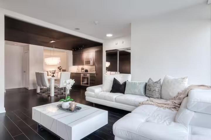 Apartment Downtown 4br Townhouse Near Rogers Centre With Parking *