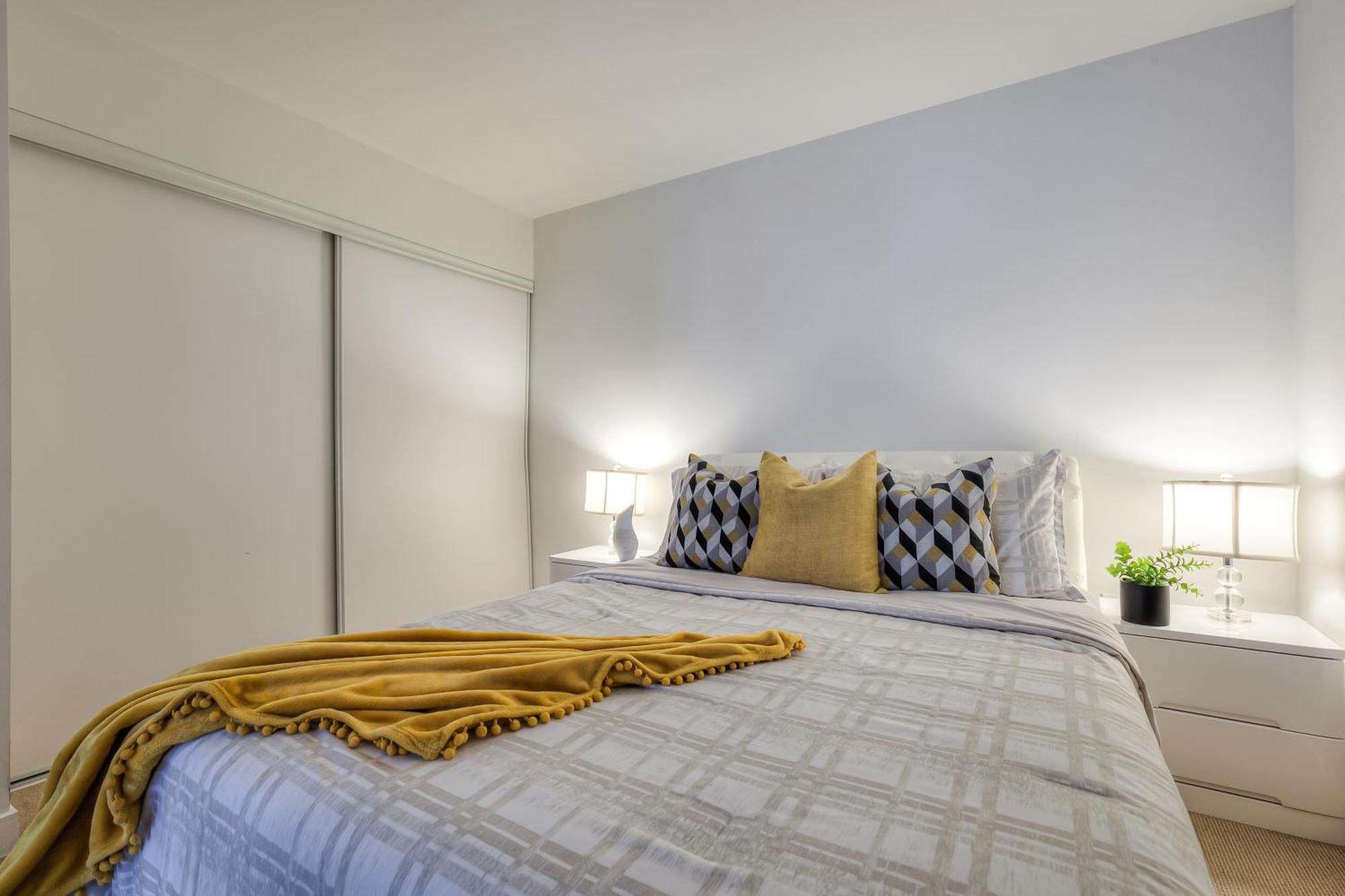 Apartment Downtown 4br Townhouse Near Rogers Centre With Parking Toronto